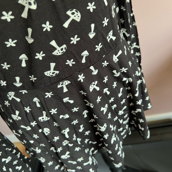 NWT ModCloth Mushroom Print Stretchy Peplum Top - Picture 2 of 7